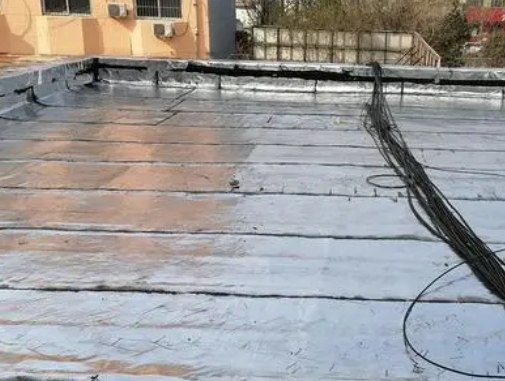 虎丘卫生间漏水维修公司分享下虎丘屋面楼顶防水刚性防水层施工要点。